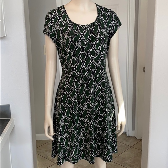 Michael Kors green snakeskin, short sleeve, skater dress, size small - Picture 3 of 9